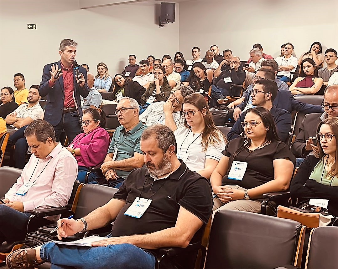 O procurador do Ministério Público de Contas Flávio Berti ministra o curso Receita Tributária Municipal e Estruturação da Dívida Ativa em Umuarama. Foto: Marcelo Lancia/TCE-PR - Divulgação