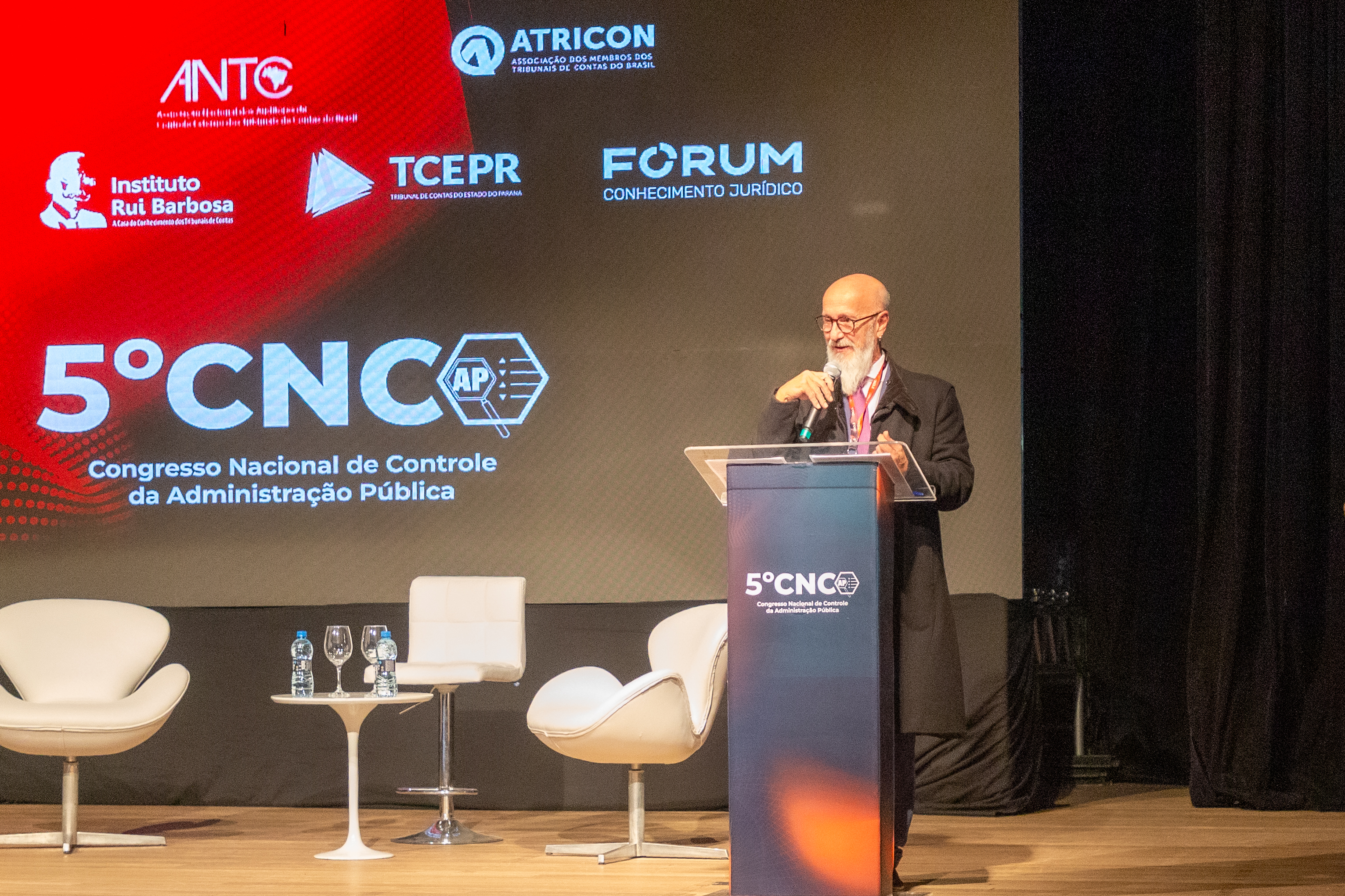O conselheiro Fernando Guimarães fala na abertura do 5º CNC, em Curitiba