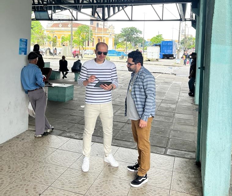 Utilizando tablets, servidores do TCE-PR verificam condições do Terminal Central de Paranaguá, durante auditoria no sistema de transporte público da cidade. Foto: Divulgação TCE-PR