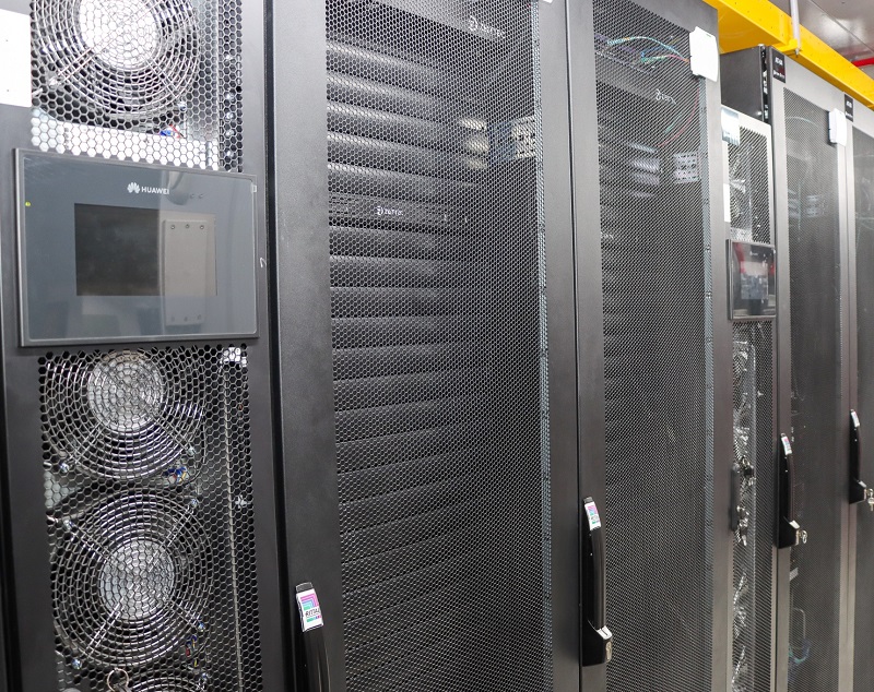 Equipamentos do novo data center do TCE-PR, estrutura que ampliará a segurança das informações produzidas e custodiadas pela Corte. Foto: Fabiano Contador/TCE-PR