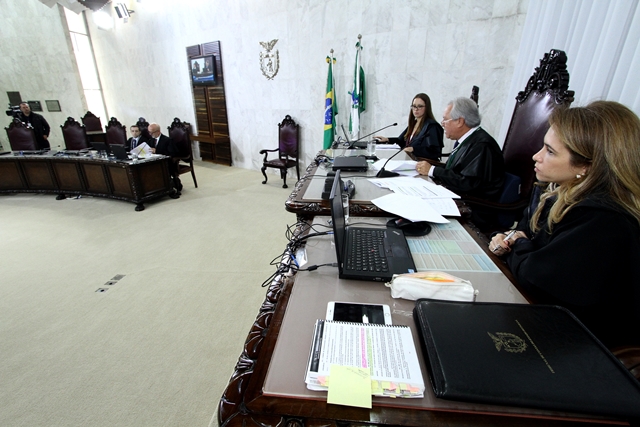 O conselheiro Nestor Baptista, presidente da Segunda Câmara do TCE-PR, relata processo. Foto: Wagner Araújo/Divulgação